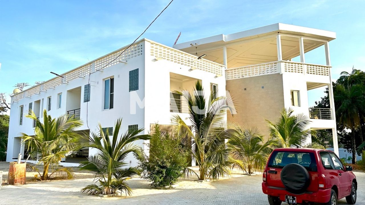 Villa Tujering, Gambie, 1 600 m² - image 1