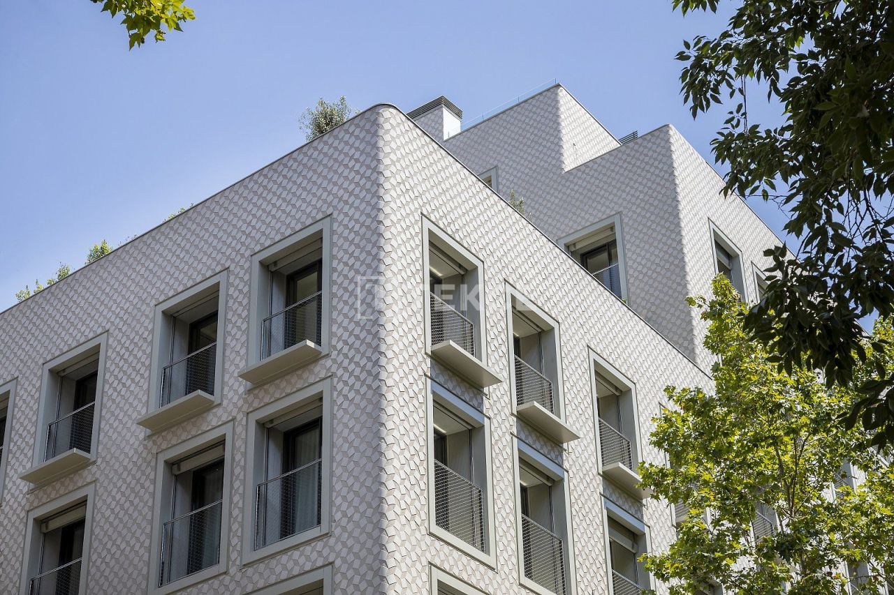 Apartment in Barcelona, Spain, 82 m² - picture 2