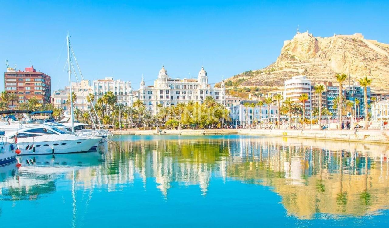 Appartamenti a Alicante, Spagna, 135 m² - foto 8