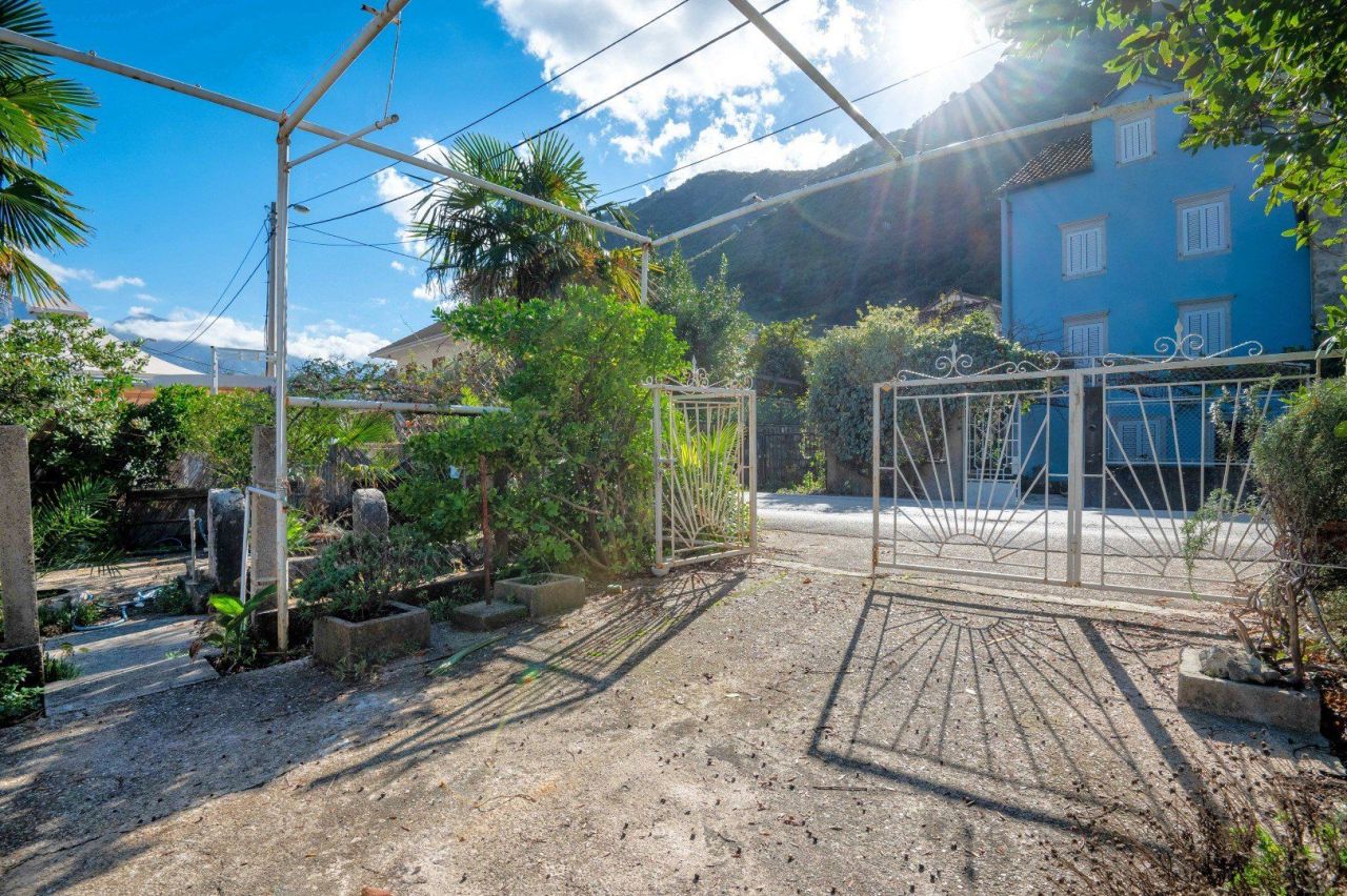 Villa in Stoliv, Montenegro, 300 m² - picture 7