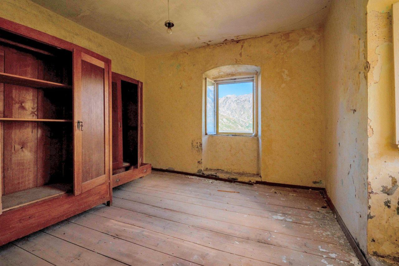 Villa in Stoliv, Montenegro, 300 m² - picture 12