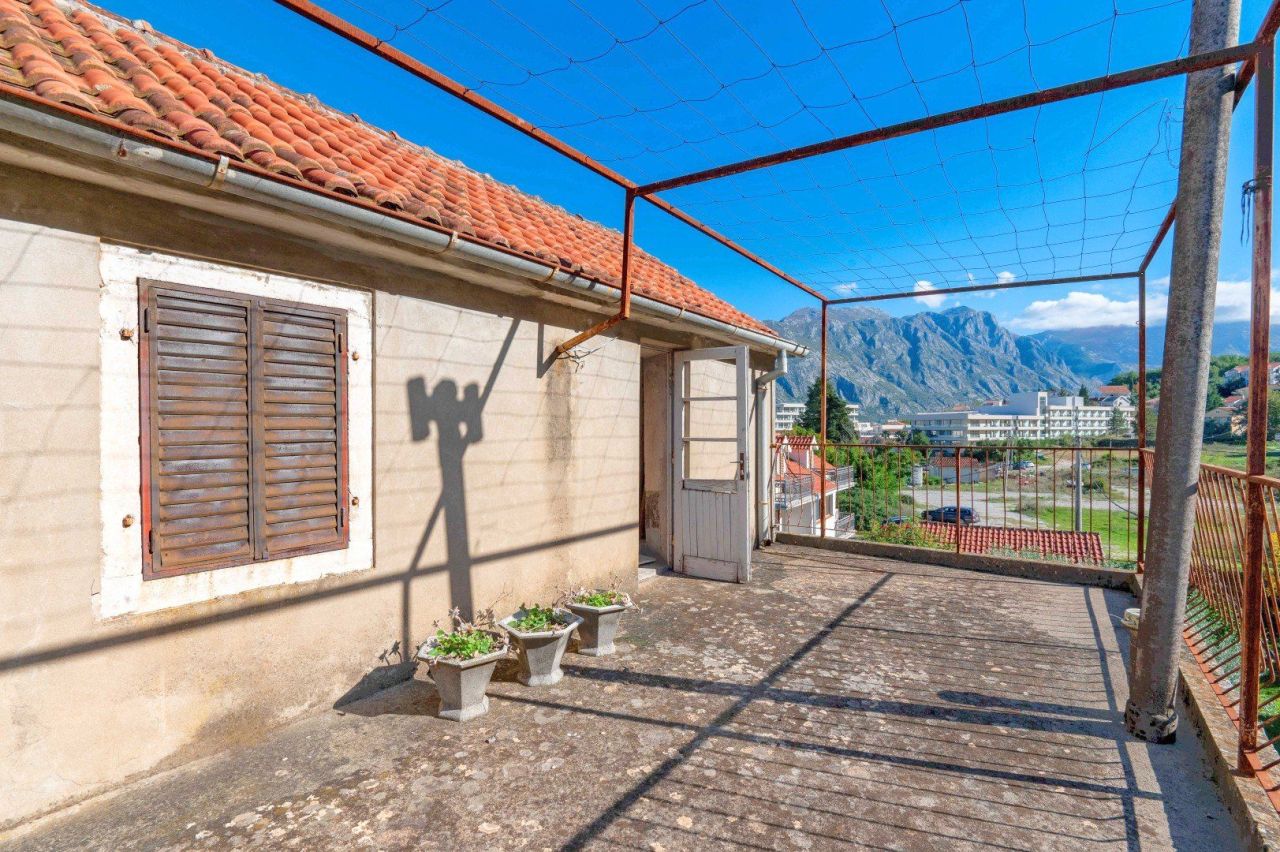 Villa in Stoliv, Montenegro, 300 m² - picture 15