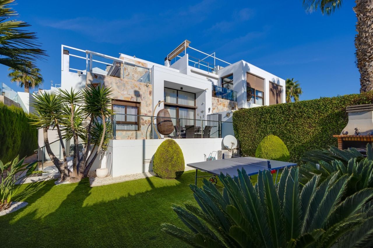 Casa en Orihuela Costa, España, 98 m² - imagen 1