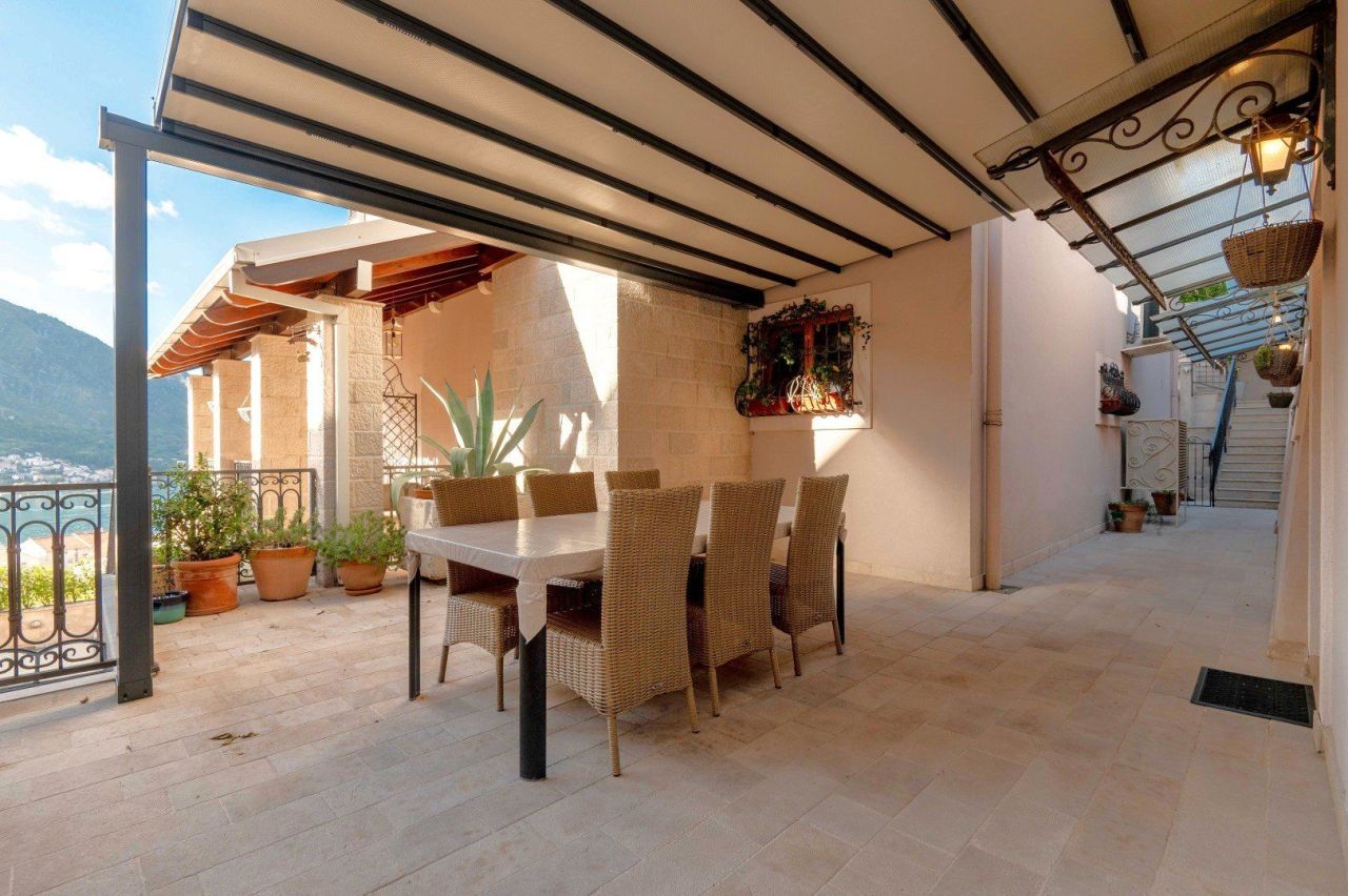 Appartamenti a Dobrota, Montenegro, 87 m² - foto 2