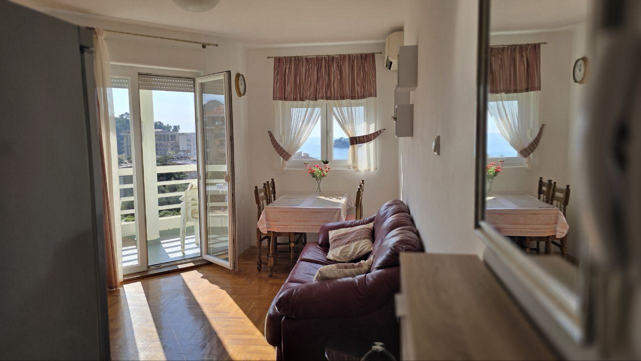 Flat in Petrovac, Montenegro, 44 m² - picture 4