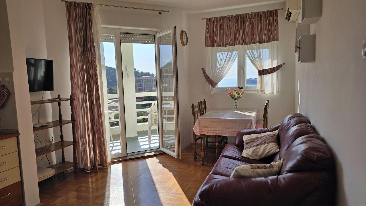 Flat in Petrovac, Montenegro, 44 m² - picture 7