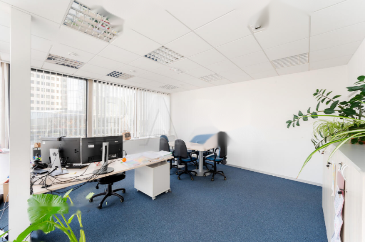 Oficina en Liubliana, Eslovenia, 362 m² - imagen 5