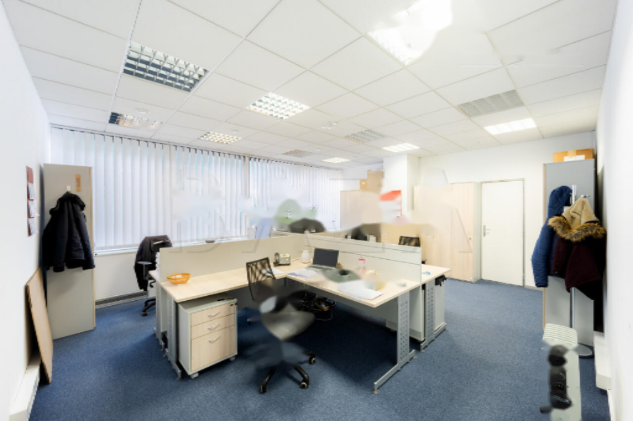 Oficina en Liubliana, Eslovenia, 362 m² - imagen 8