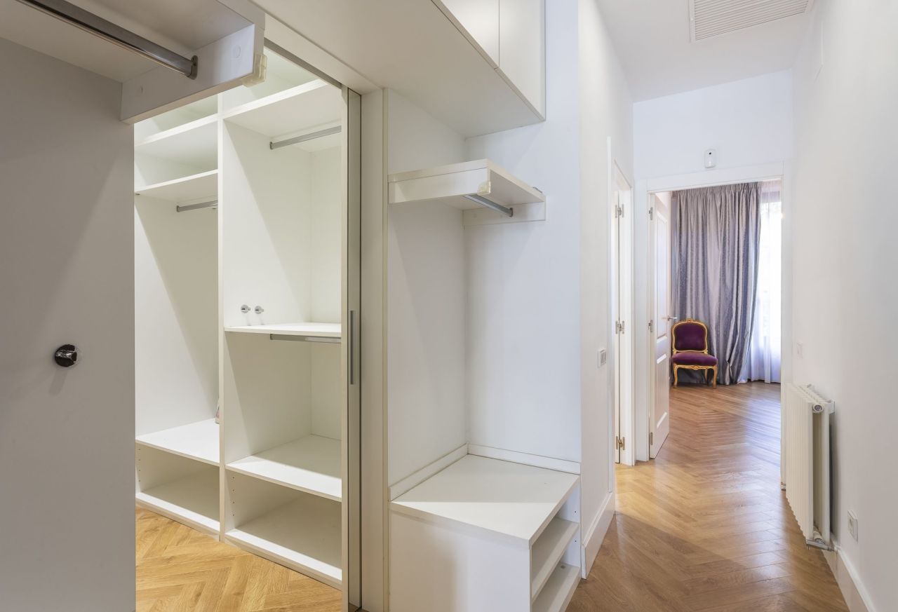 Flat in Barcelona, Spain, 94 m² - picture 10