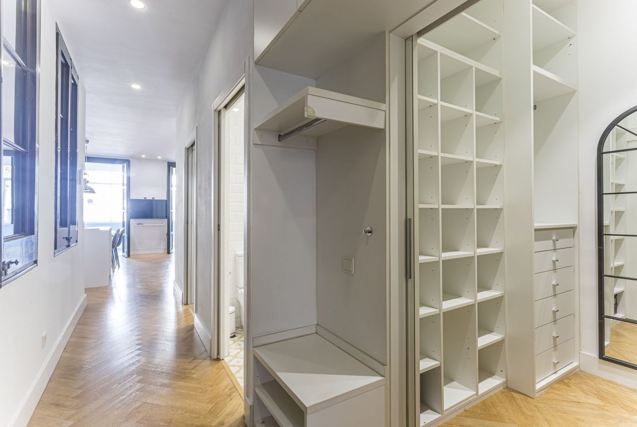 Flat in Barcelona, Spain, 94 m² - picture 11