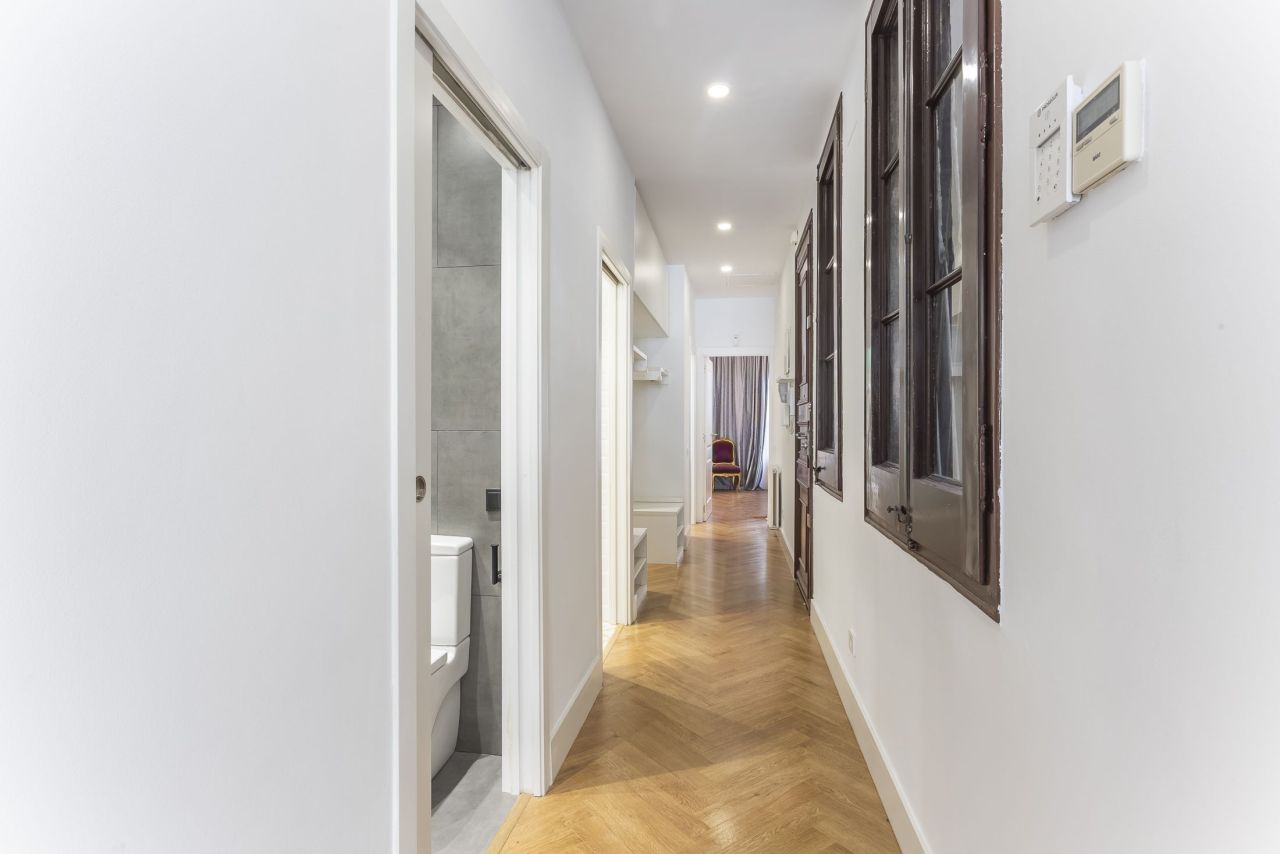 Flat in Barcelona, Spain, 94 m² - picture 6