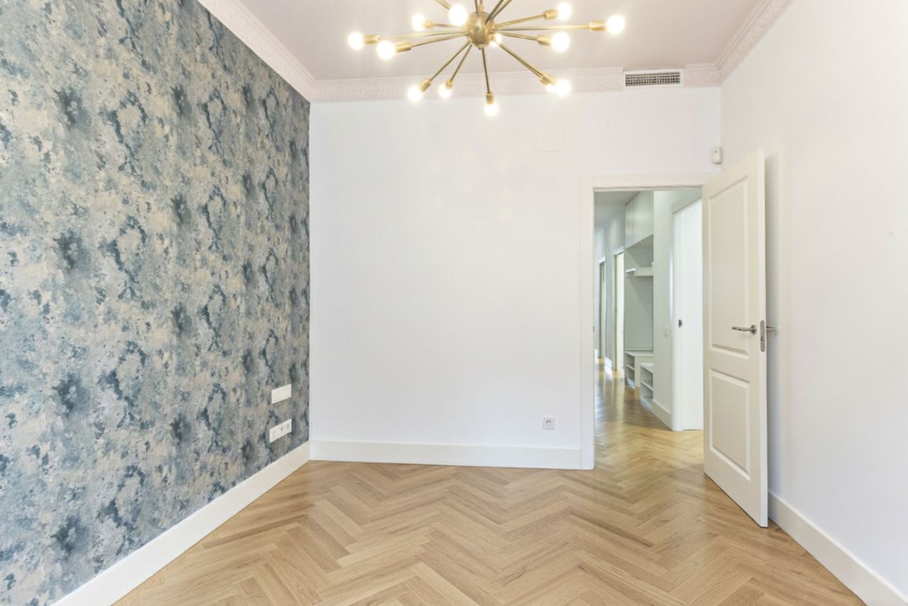 Flat in Barcelona, Spain, 94 m² - picture 14