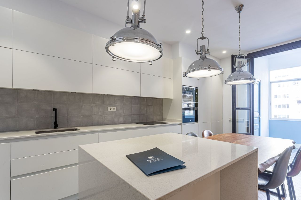 Flat in Barcelona, Spain, 94 m² - picture 1