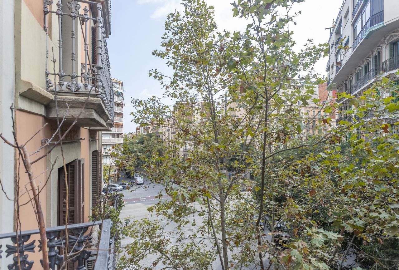 Flat in Barcelona, Spain, 94 m² - picture 17