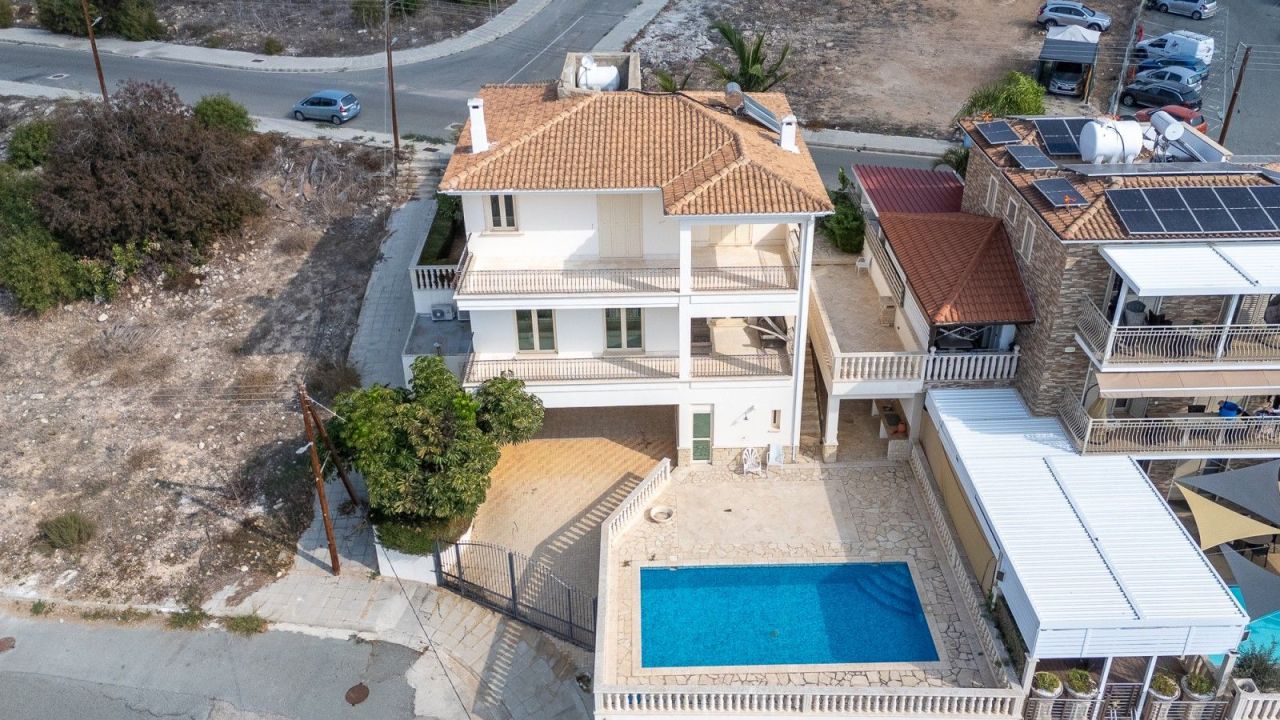 Villa en Pafos, Chipre, 233 m² - imagen 1