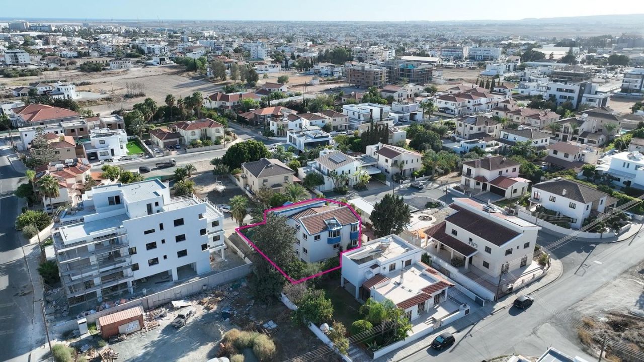 Villa a Larnaca, Cipro, 346 m² - foto 1