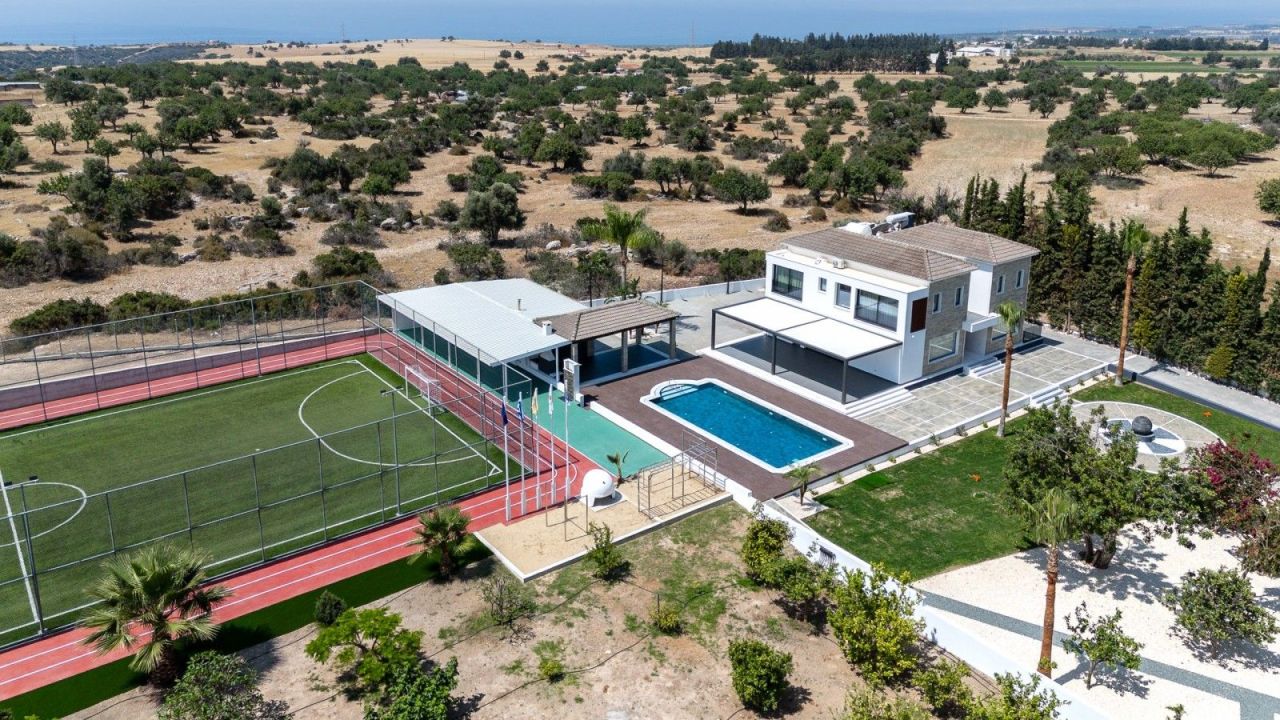 Villa in Paphos, Cyprus, 356 m² - picture 1