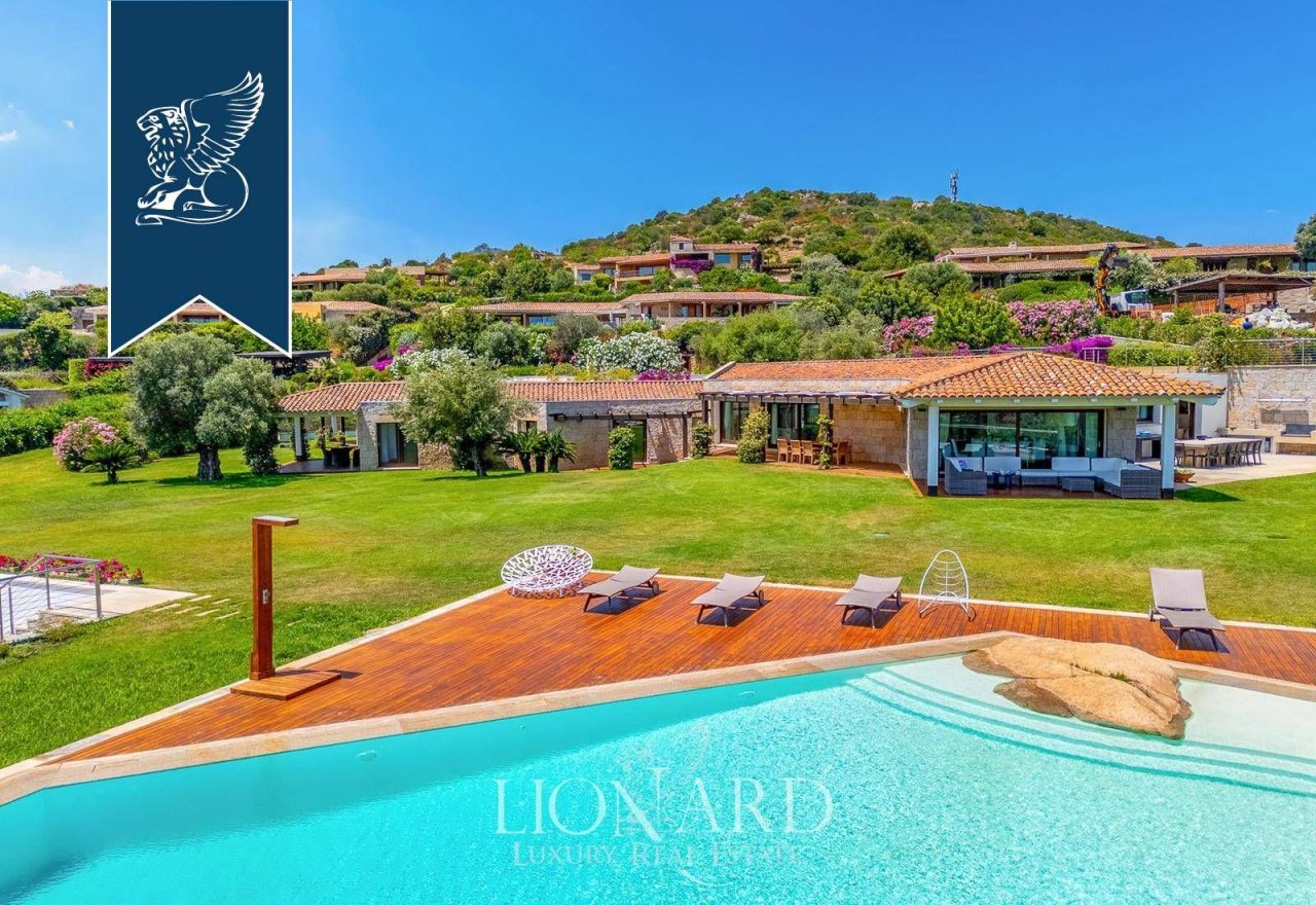 Villa en San Teodoro, Italia, 950 m² - imagen 1