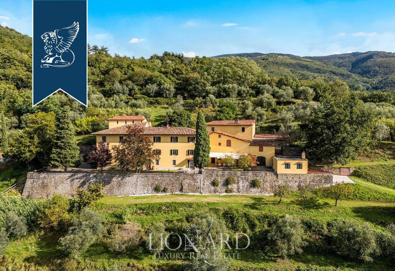 Villa en Pistoia, Italia, 1 200 m² - imagen 1