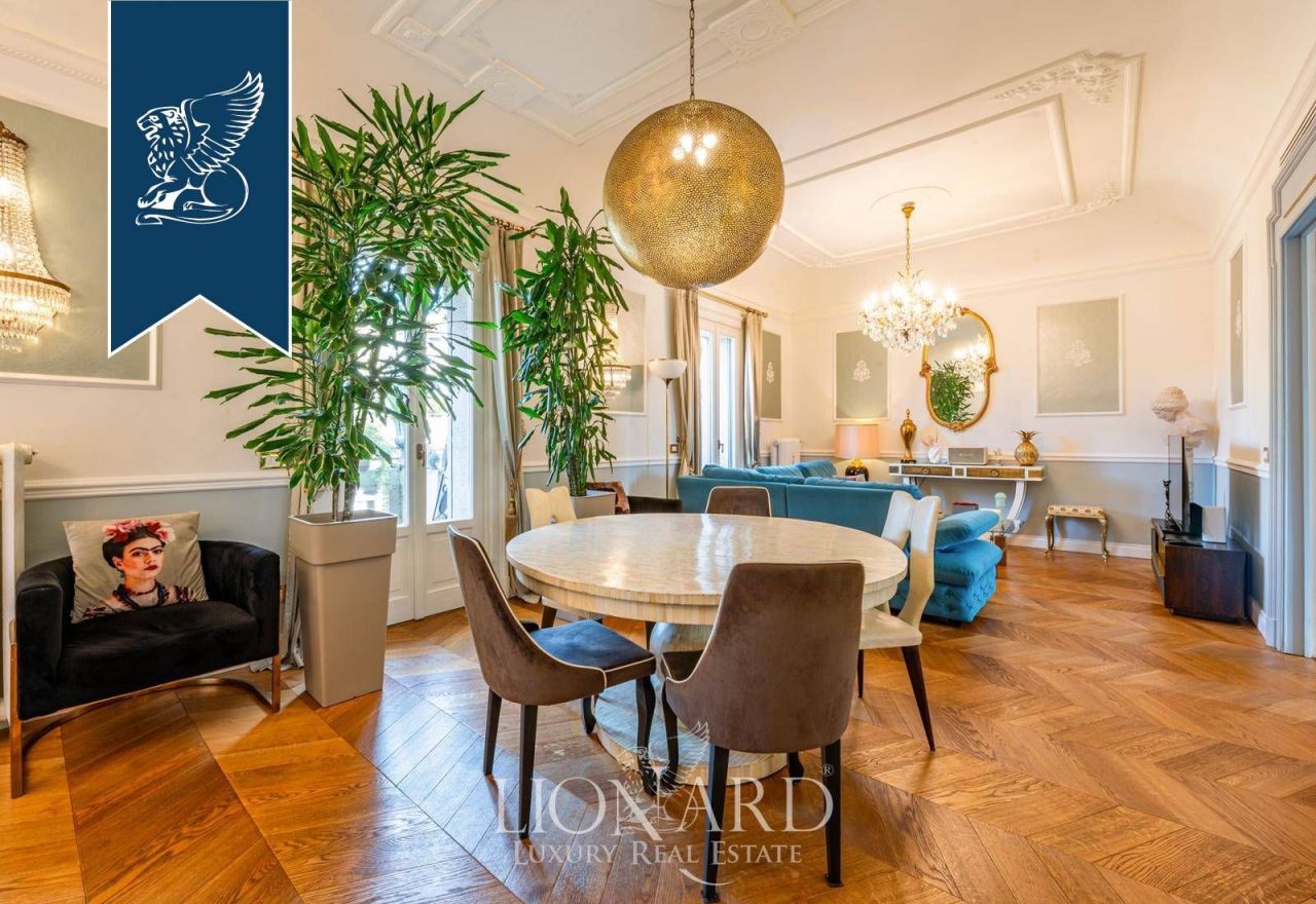 Apartment in Milan, Italy, 240 m² - picture 1