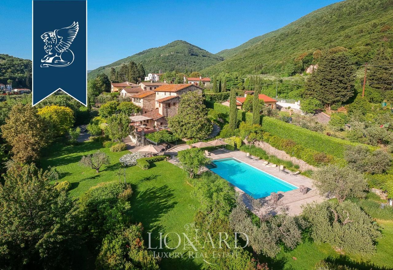 Villa en Prato, Italia, 600 m² - imagen 1