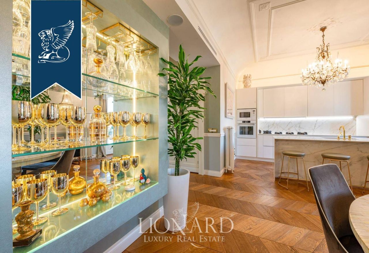 Apartment in Milan, Italy, 240 m² - picture 4