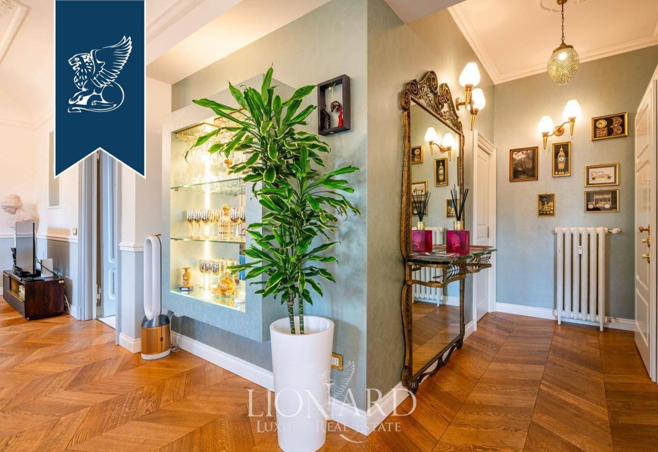 Apartment in Milan, Italy, 240 m² - picture 13