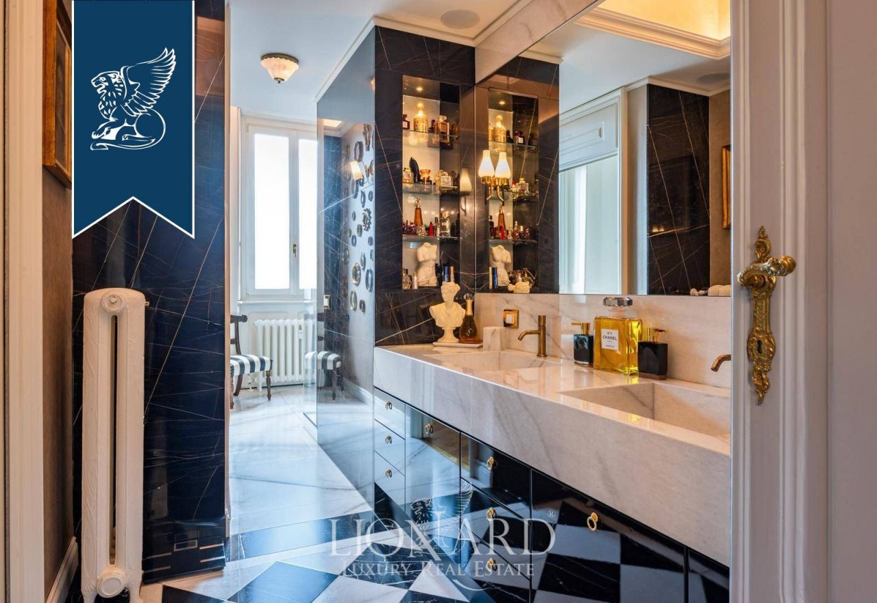 Apartment in Milan, Italy, 240 m² - picture 16