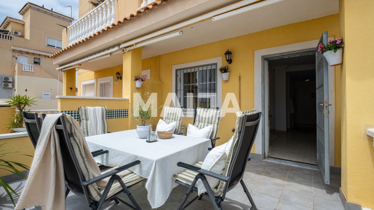 Maison à Torrevieja, Espagne, 99 m² - image 1