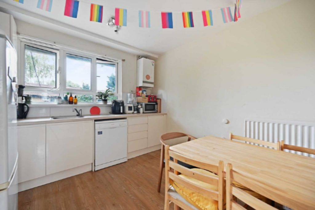 Flat in London, United Kingdom, 67 m² - picture 1