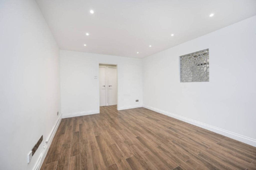 Flat in London, United Kingdom, 49 m² - picture 1