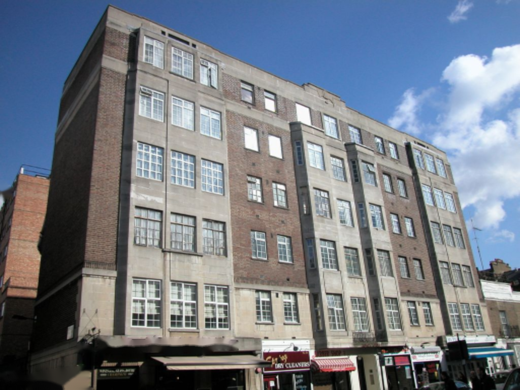 Flat in London, United Kingdom - picture 1