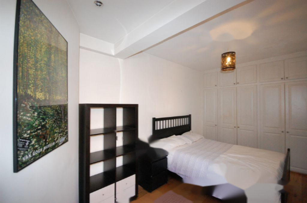 Flat in London, United Kingdom - picture 2