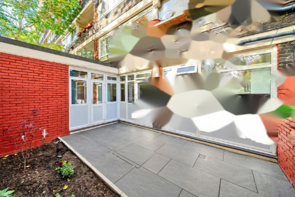 Flat in London, United Kingdom - picture 2