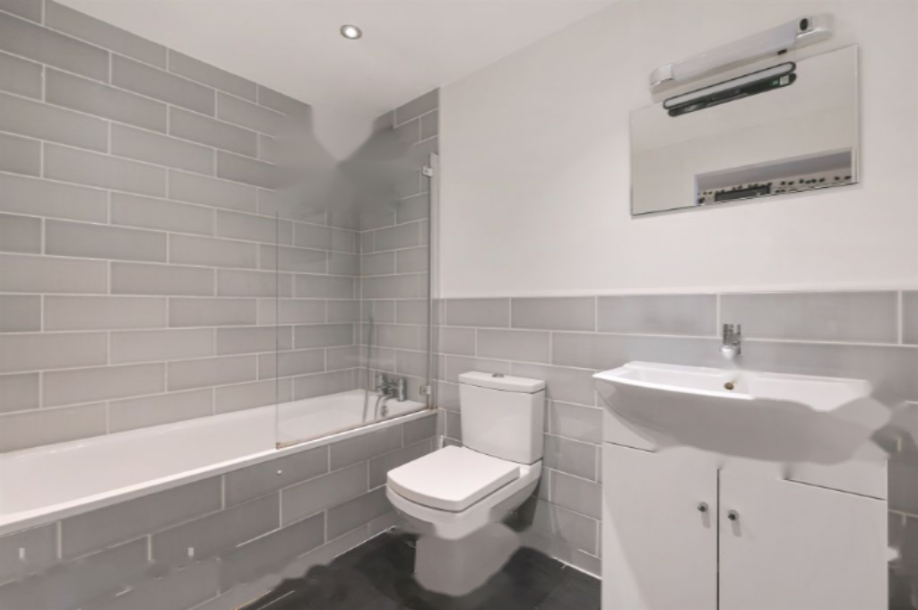 Flat in London, United Kingdom - picture 3