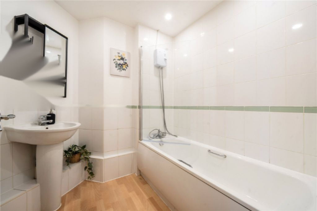 Flat in London, United Kingdom - picture 3