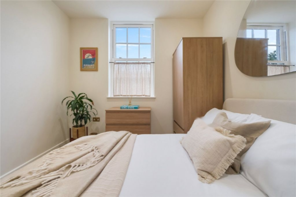 Flat in London, United Kingdom - picture 3