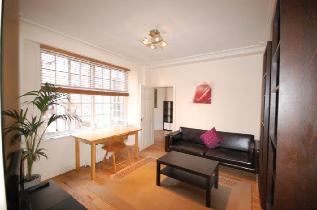 Flat in London, United Kingdom - picture 3