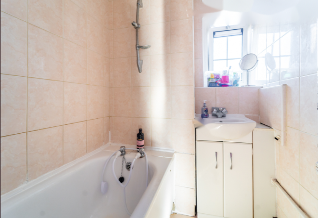 Flat in London, United Kingdom, 42 m² - picture 3