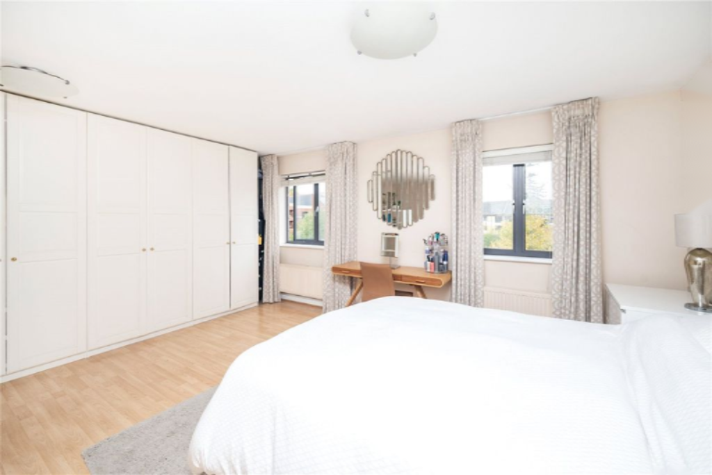 Flat in London, United Kingdom - picture 3