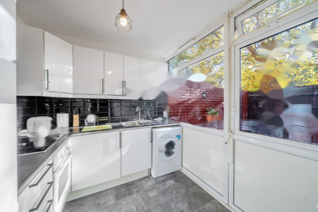 Flat in London, United Kingdom - picture 4