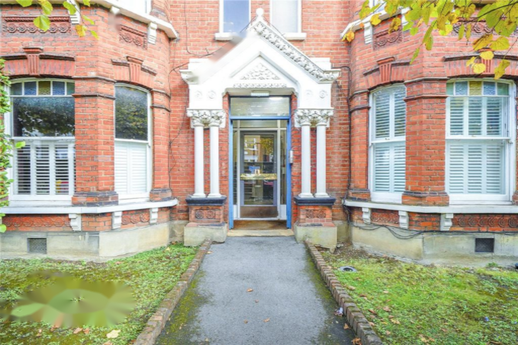 Flat in London, United Kingdom - picture 4