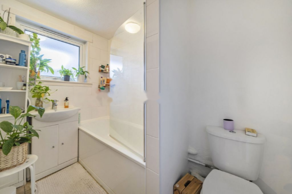 Flat in London, United Kingdom, 48 m² - picture 4