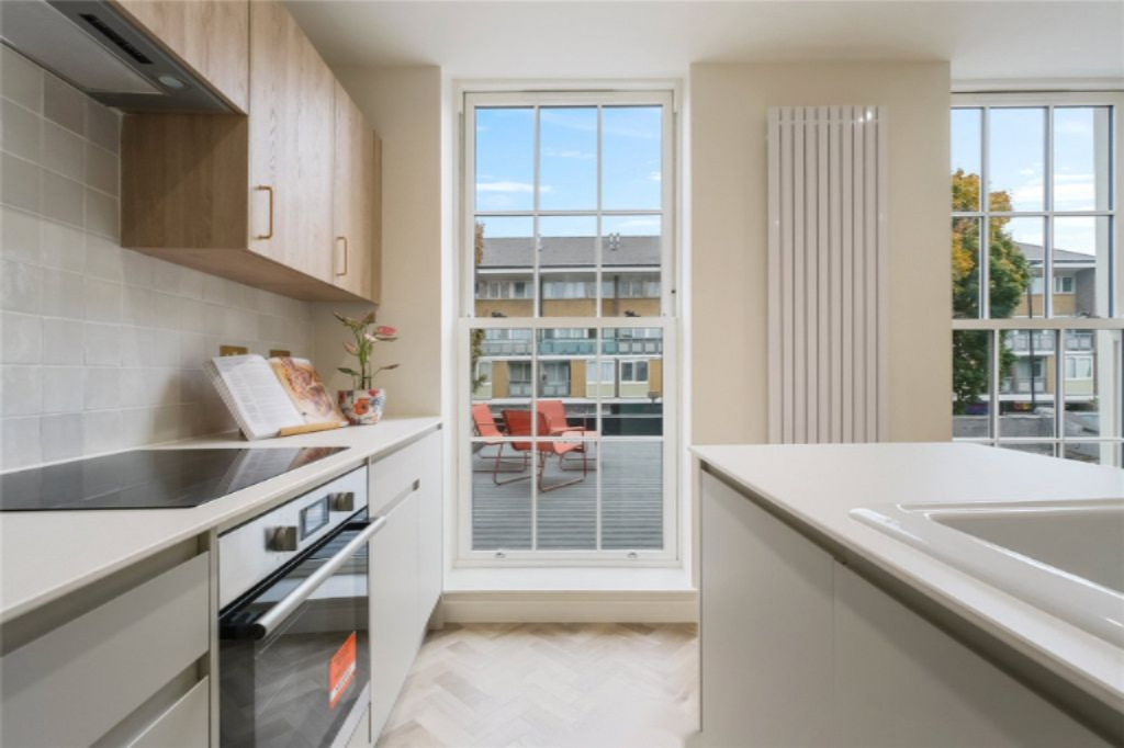 Flat in London, United Kingdom - picture 4