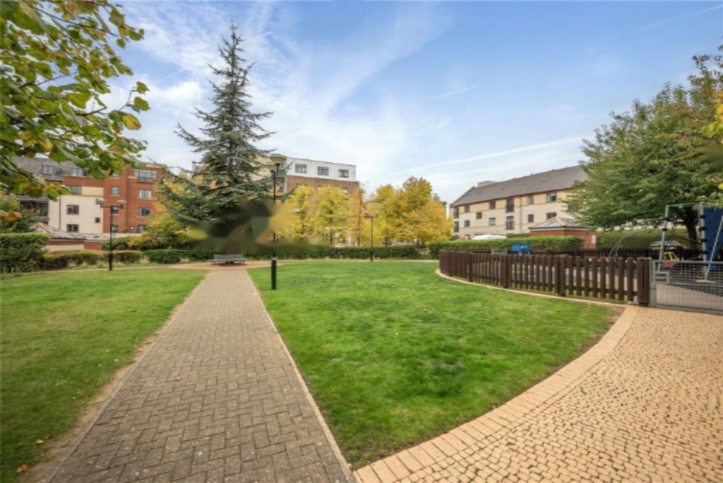 Flat in London, United Kingdom - picture 4