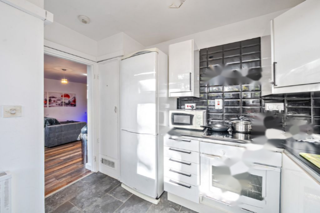 Flat in London, United Kingdom - picture 5