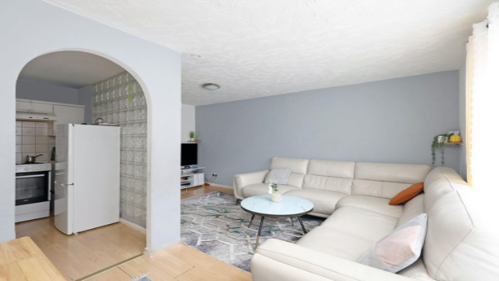 Flat in London, United Kingdom - picture 5