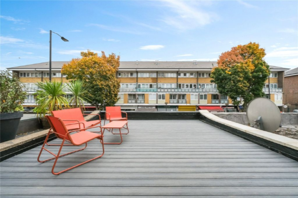 Flat in London, United Kingdom - picture 5