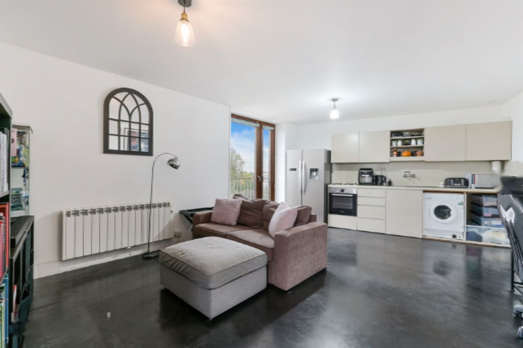 Flat in London, United Kingdom - picture 5