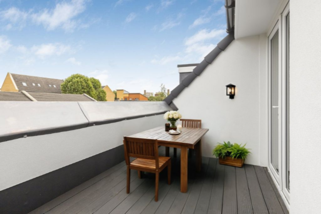 Flat in London, United Kingdom - picture 5